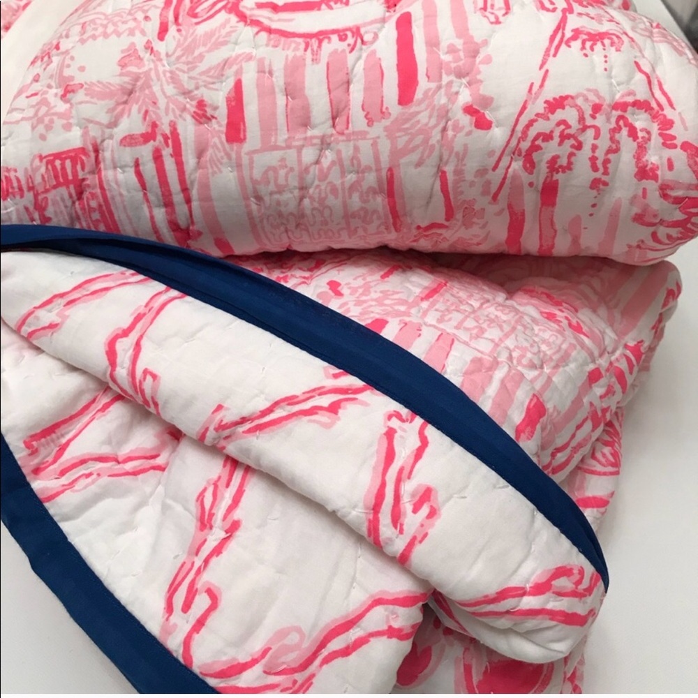 NWT Lilly Pulitzer La Via Loca Reversible Quilt - Picture 2 of 5
